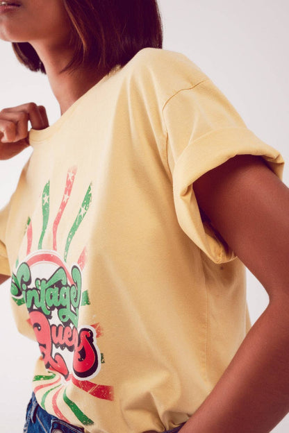 Relaxed t shirt with yellow Vintage Queens graphic print